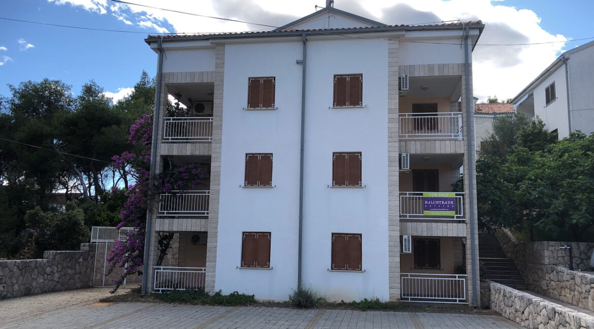 apartments for sale in Vrboska