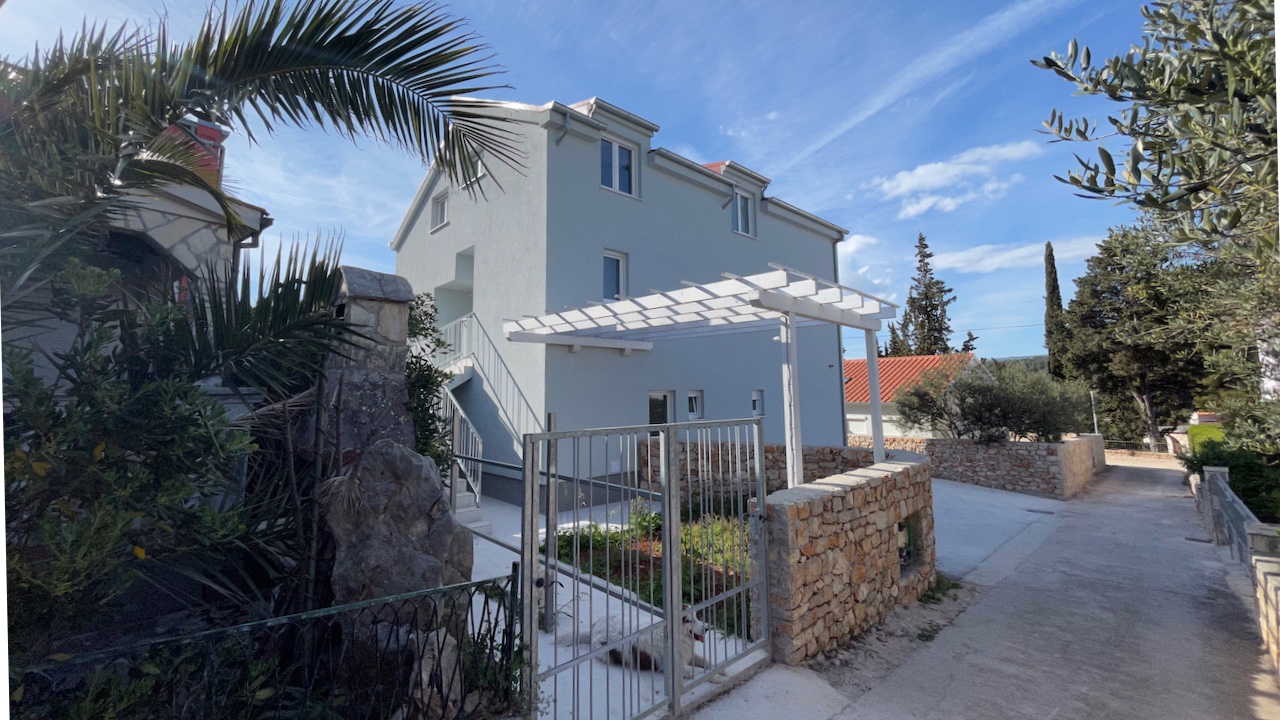 New apartments in Stari Grad with balcony garden and parking
