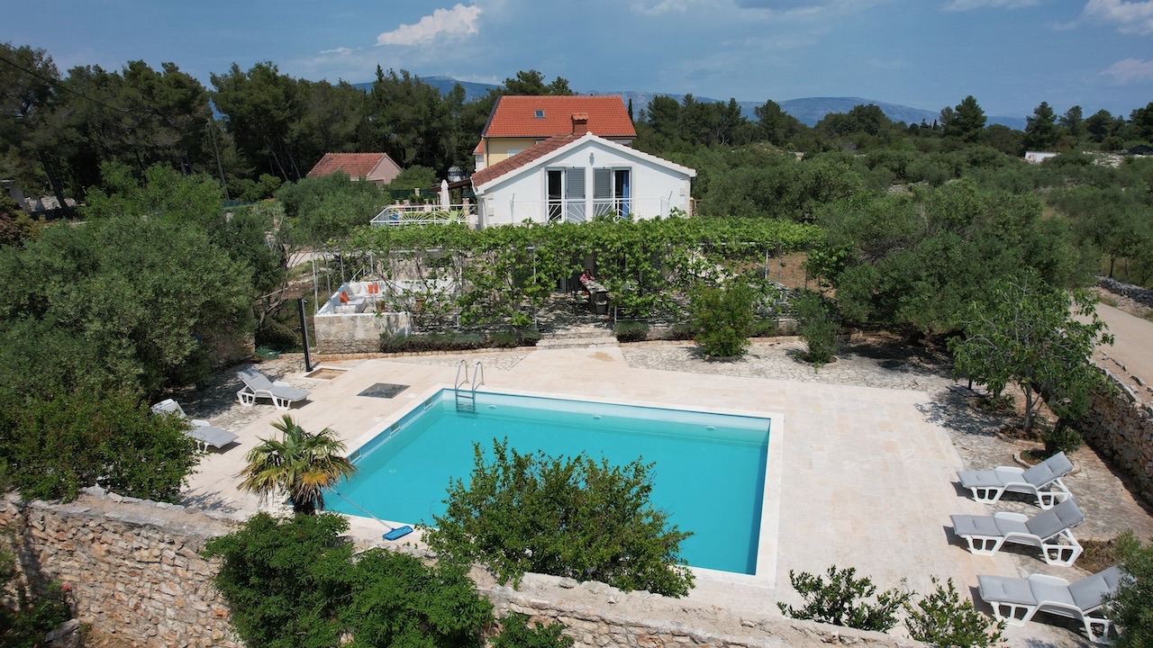 Detached house with a swimming pool on Hvar with spacious grounds.