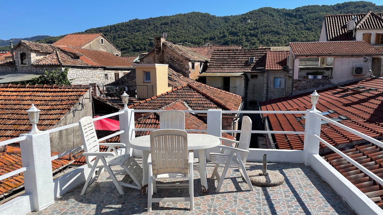Traditional stone town house in Stari Grad with great roof terrace.