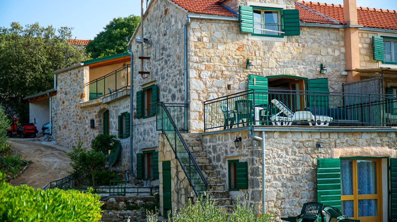 A Lovely presented stone house on Hvar with wonderful sea views, garden and parking