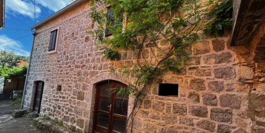 Kamena kuća u Dolu, s vrtom na Hvaru