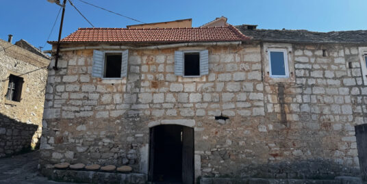 Kamena kuća na Hvaru Šarmantna nekretnina s karakte