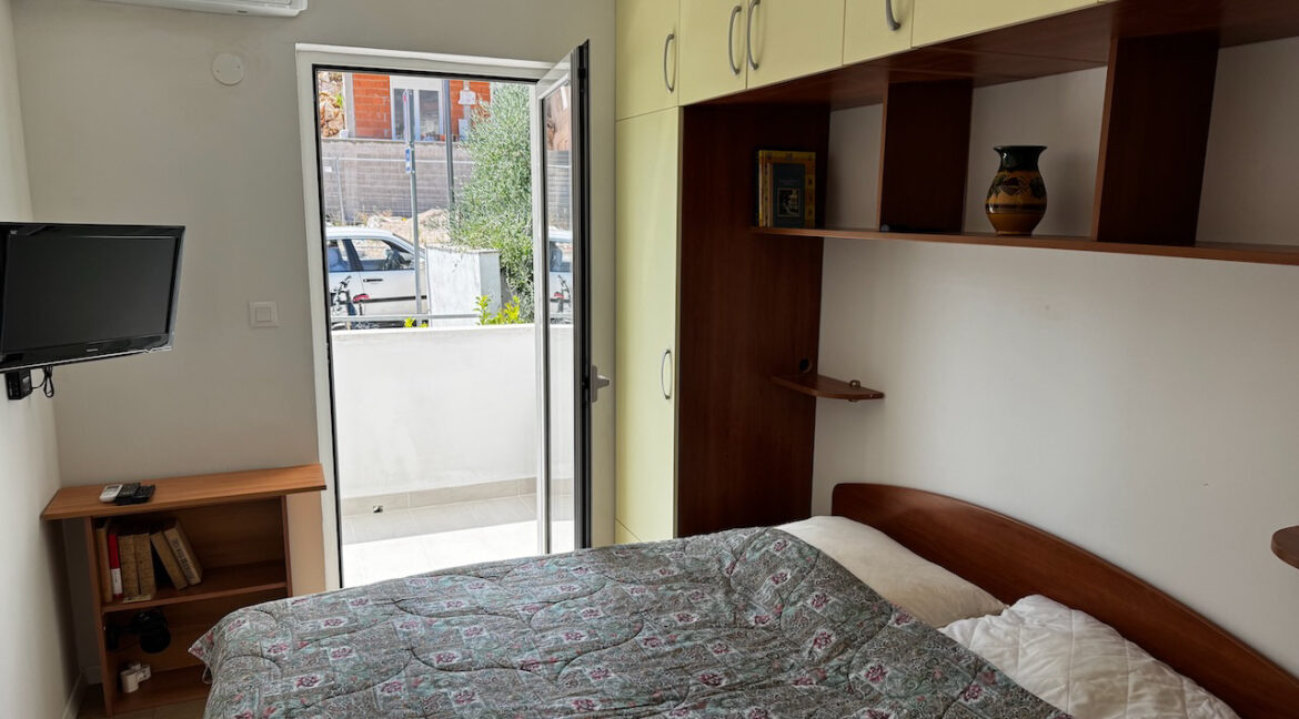 Town sea view duplex – bedroom with balcony