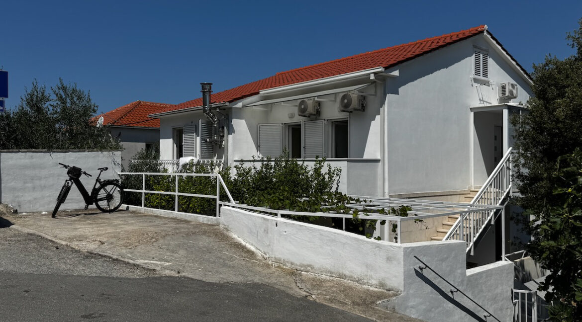 Hvar Town sea view duplex – parking area