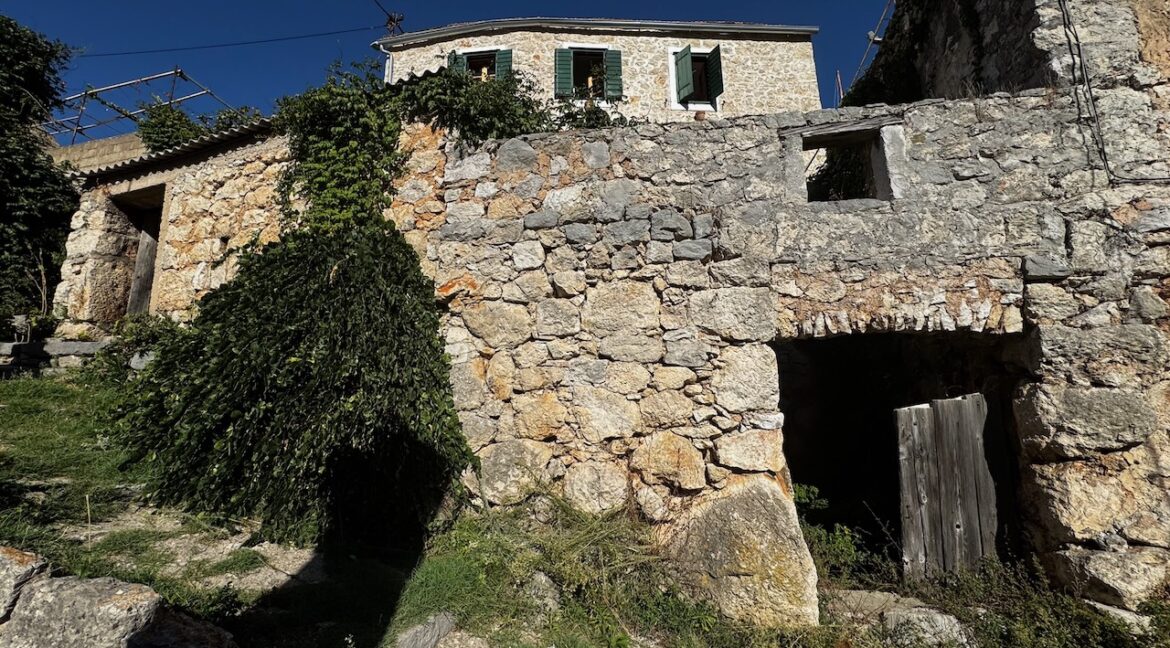 Obnova kamene kuće Vrisnik – vanjski pogled