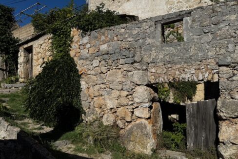 Vrisnik stone house renovation