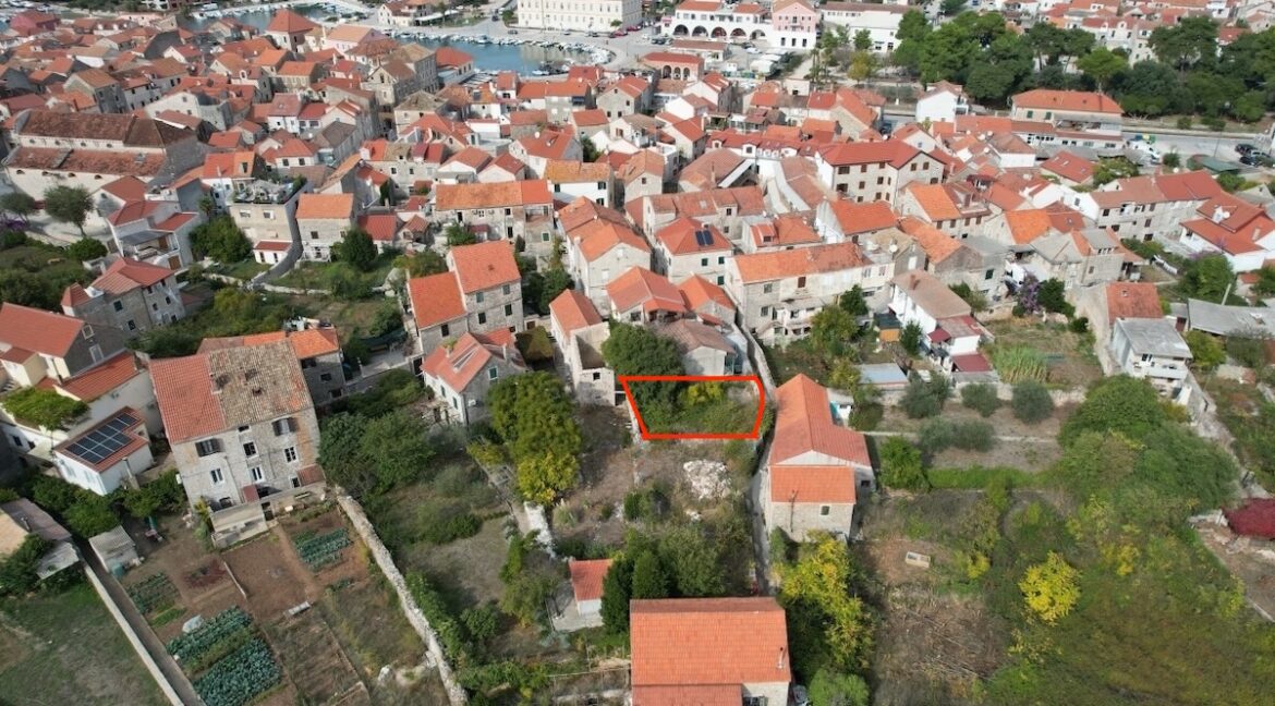 Building Plot Stari Grad – Old Town Overview