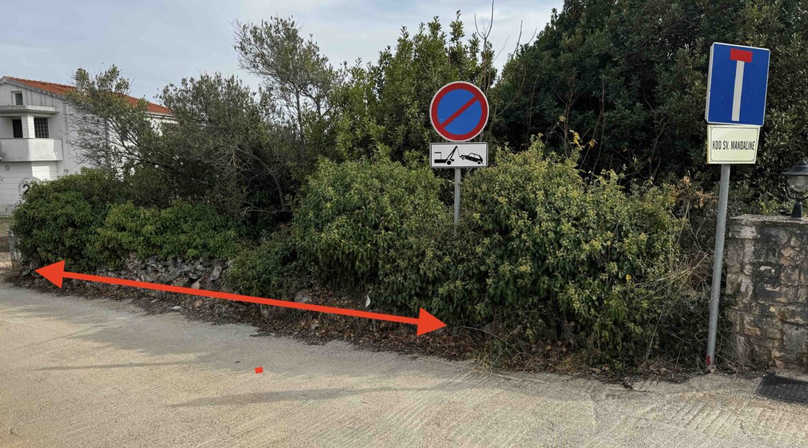 Investment Land Hvar – Main Entrance