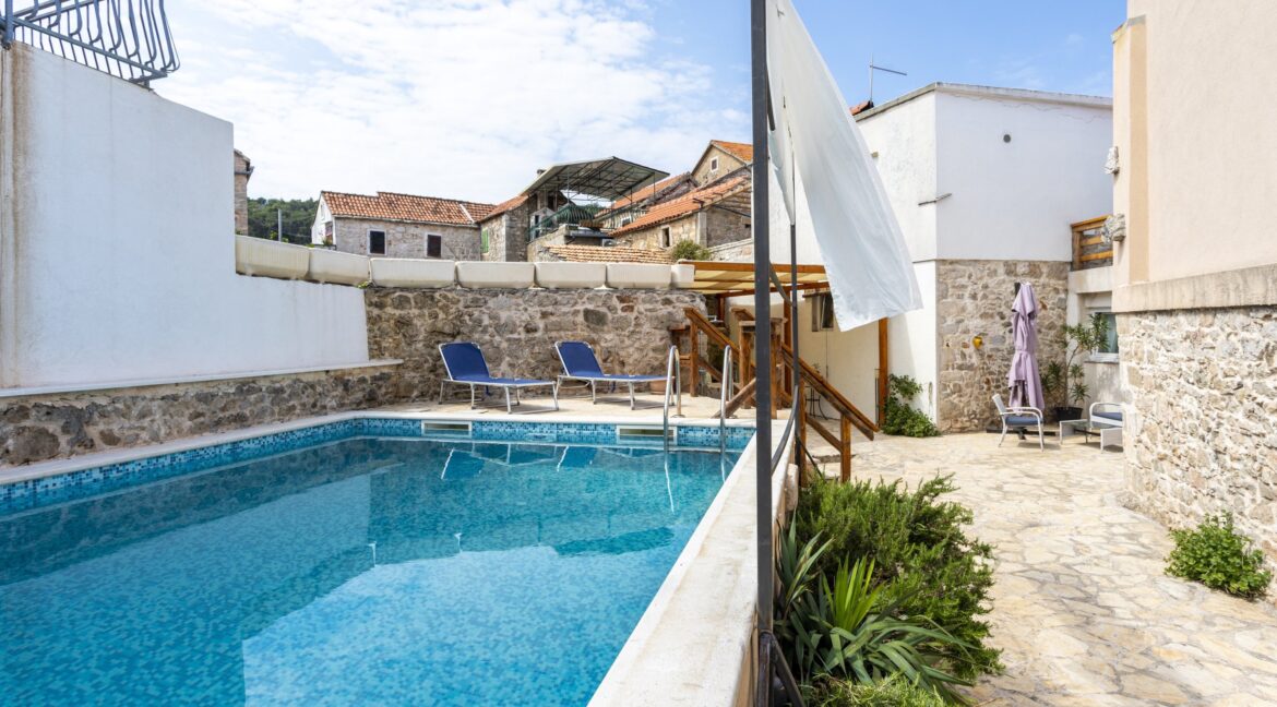 Private Pool and Sun Terrace