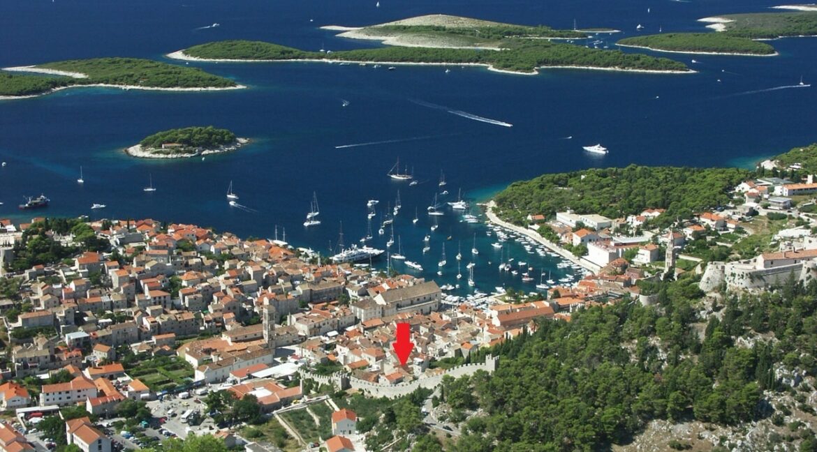 Central Hvar Location