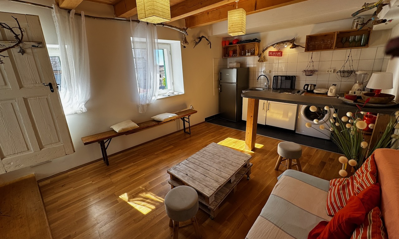 Kitchen & Breakfast Bar