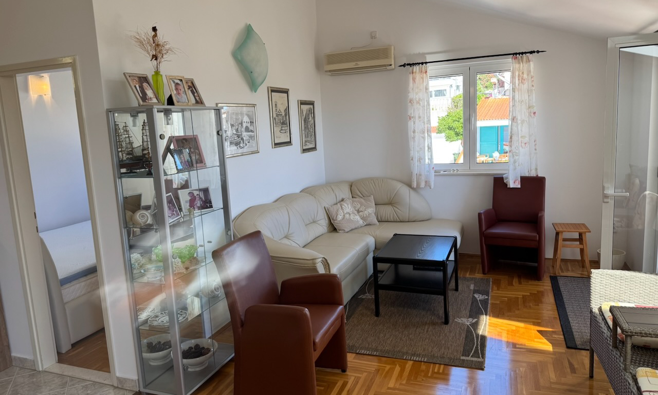 Comfortable Living Area IMG_4717